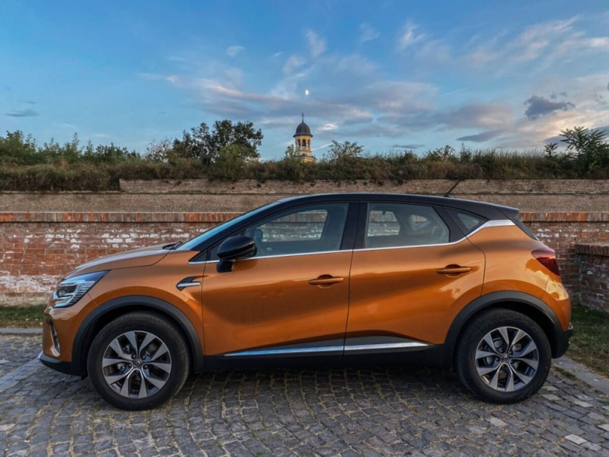 Un Renault parcat in oras