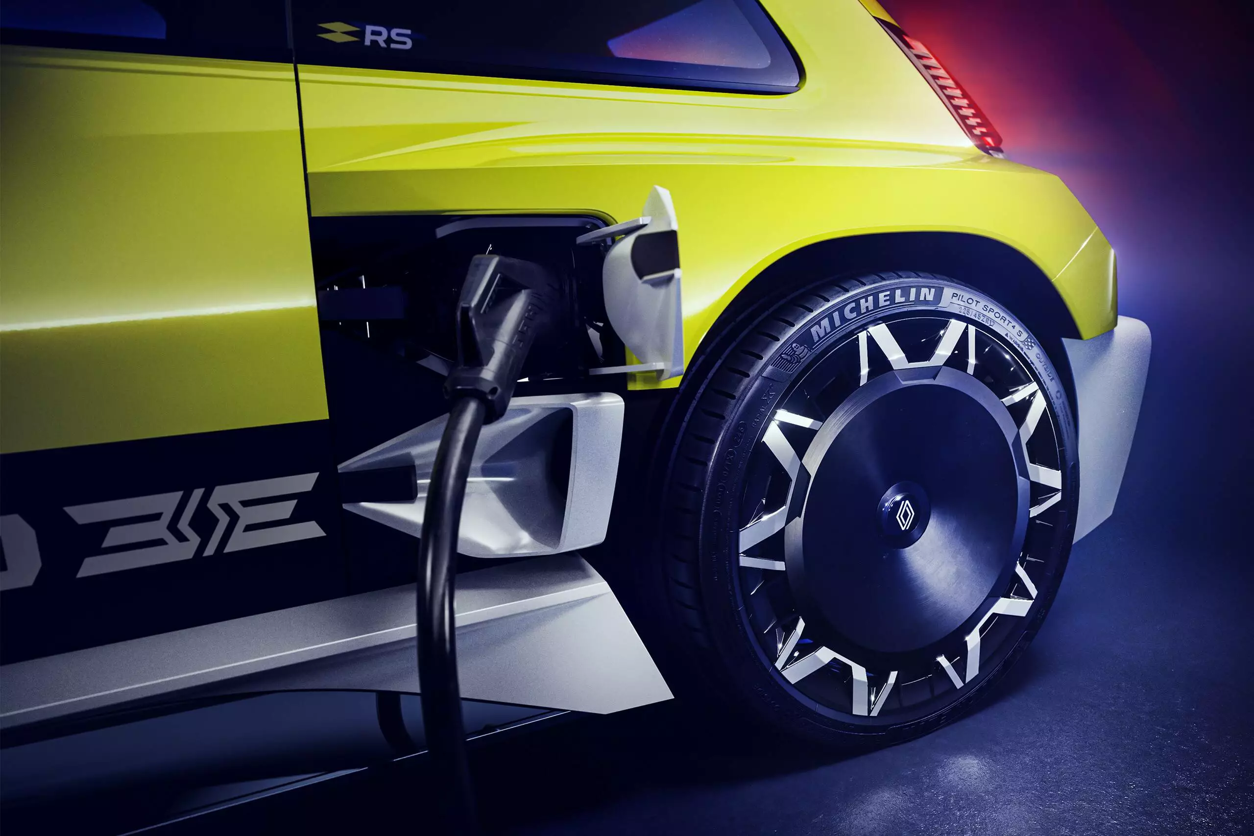 priză de încărcare integrată în priza de aer laterală - Renault 5 Turbo 3E